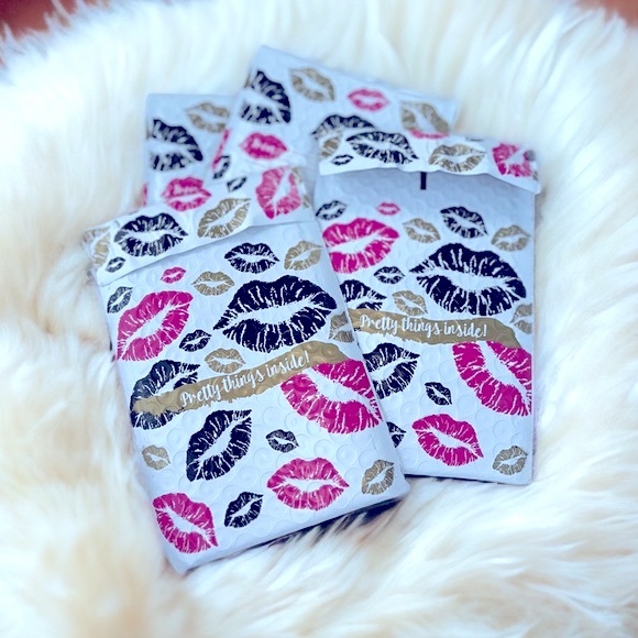 100 Designer Shipping Envelopes Poly Bubble Mailers 4x8 Pretty Things - Picture 1 of 3